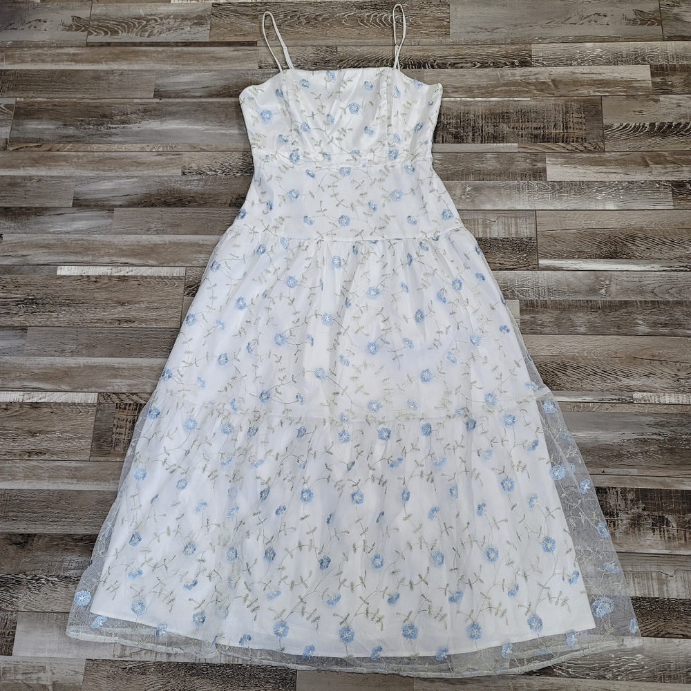 Storia Floral Embroidered Dress Size Large